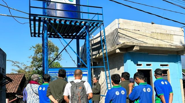 Pabrik Aqua Ciherang menyediakan fasilitas air bersih dari program CSR untuk warga. (IST)